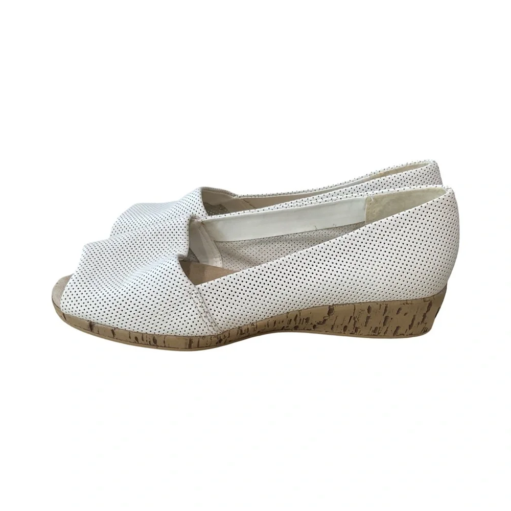 Aerosoles White Leather Perforated Peep Toe Wedge Flats 8W Wide Comfort Shoes